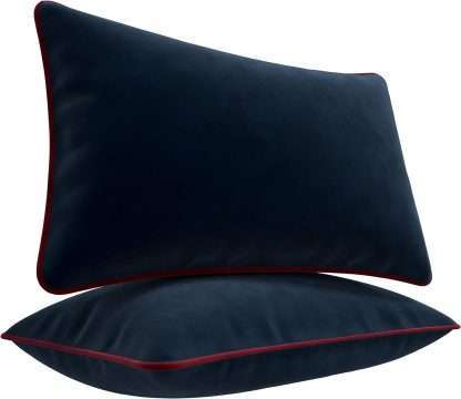 Set of 2 cushions made of soft velvet, in navy blue and maroon edge. With pipe type edge. Size 30x50cm.